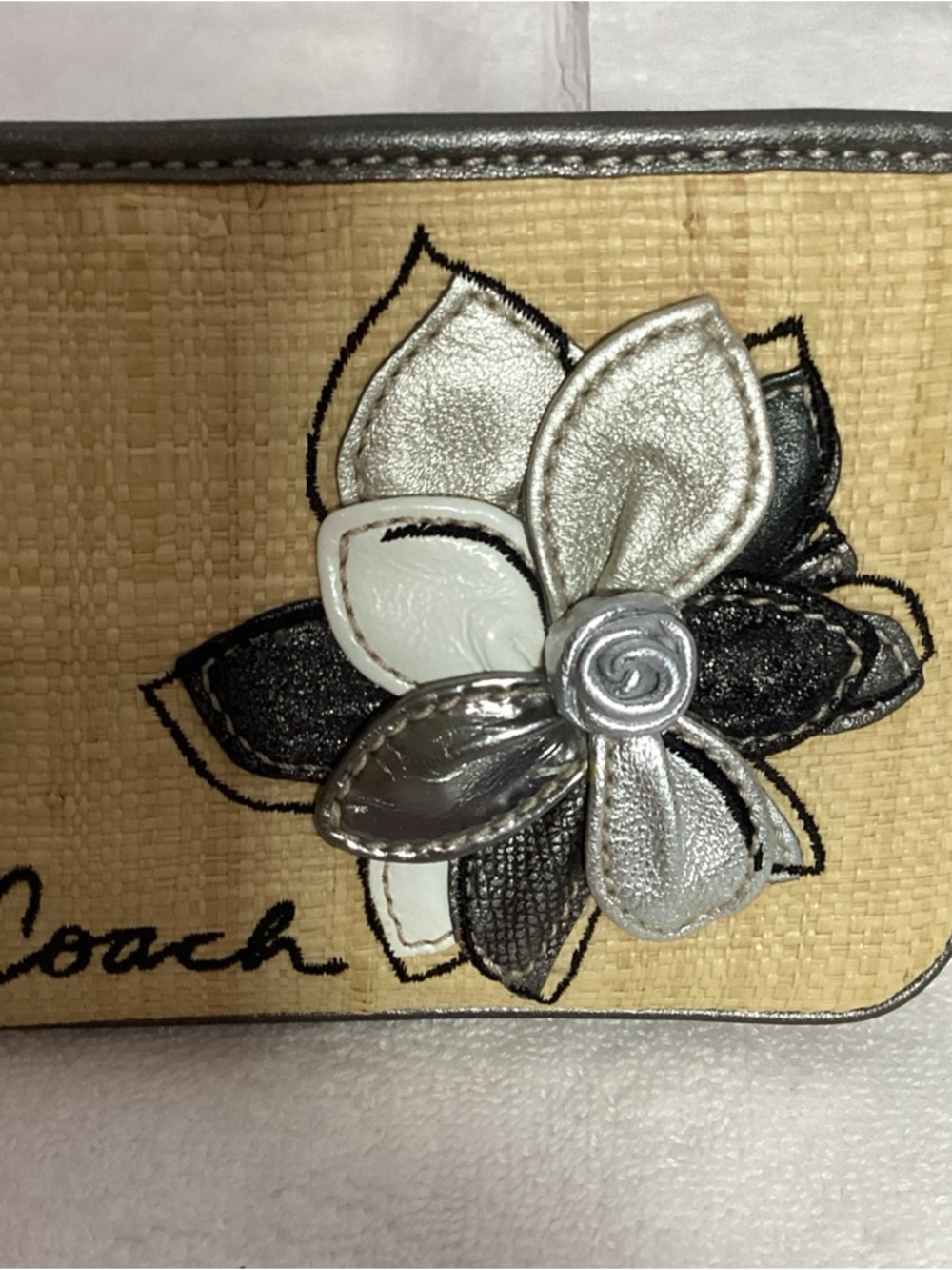 Coach Y2K Hamptons Archive 10th Anniversary Straw Metallic Flower Wristlet - Picture 3 of 12